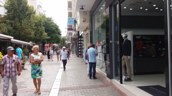 Τρεις Κυριακές τον χρόνο θέλει η αγορά…