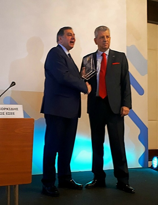 Βράβευση κ. Τζίκα Νικόλαου στο Συνέδριο της ΕΣΕΕ